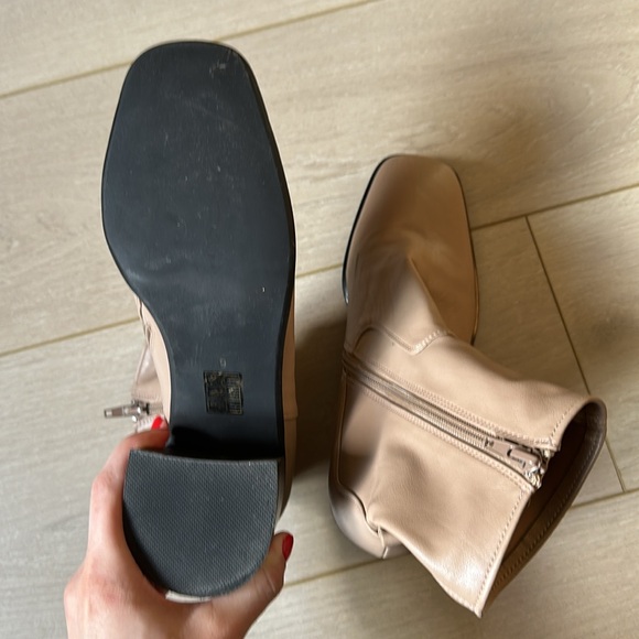 Jeffrey Campbell Ankle Booties! - Picture 4 of 5